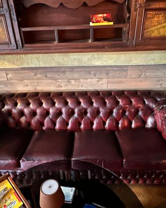 Divano Chesterfield 4 posti + 2 poltrone abbinate