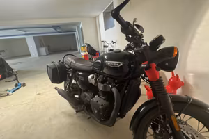 Triumph bonneville t120 black