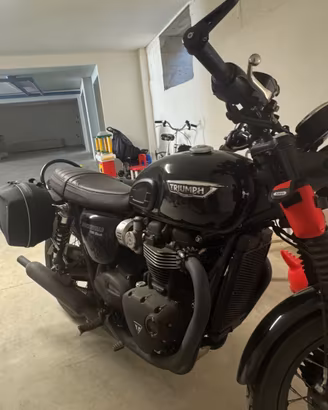 Triumph bonneville t120 black