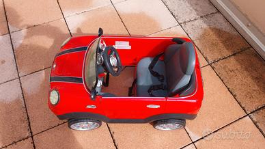 mini Cooper con pedali