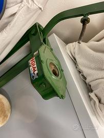 Tappatrice in metallo per tappi in sughero