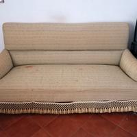 Divanetto in stile 