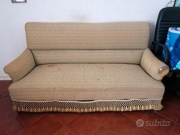 Divanetto in stile 