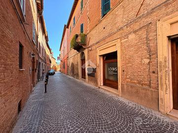 2 LOCALI A FABRIANO