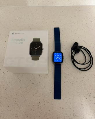 Smartwatch Amazfit GTS 2e con cinturino magnetico