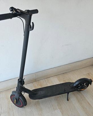 Xiaomi Mi Electric Scooter Pro 2