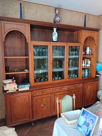 Mobile sala con tavolo e sedie 