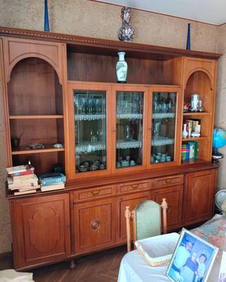 Mobile sala con tavolo e sedie 