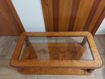 Tavolino in legno con ripiano in vetro