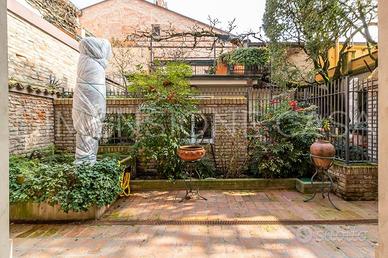 Casa indipendente di 210 m² con più di 5 locali e 