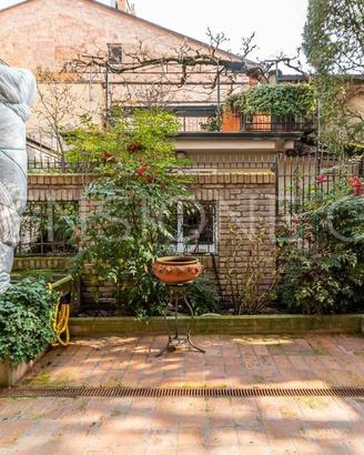 Casa indipendente di 210 m² con più di 5 locali e 
