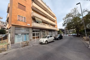 TORREVECCHIA – LOCALE SU DUE LIVELLI