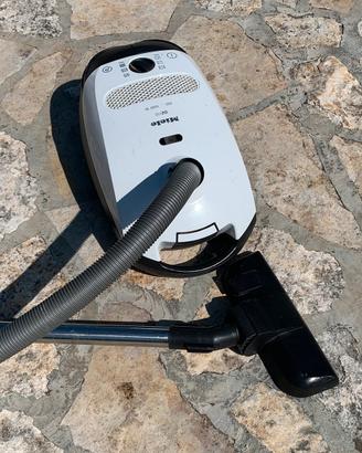 Aspirapolvere a traino Miele S 2110