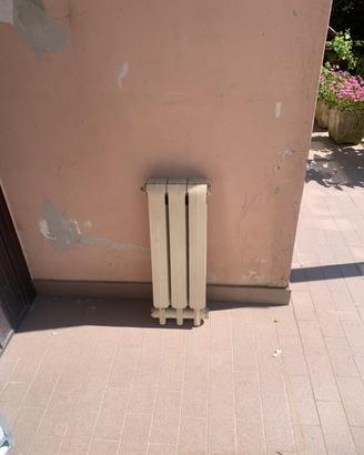 5 caloriferi in acciaio     SOLO RITIRO A MANO!!