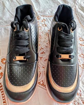 Scarpe nere nuove donna senza marchio