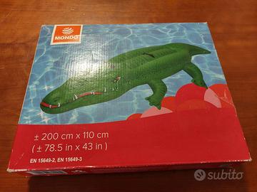 Materassino gonfiabile a forma di coccodrillo per