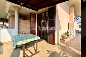 AMPIO TRILOCALE SU DUE LIVELLI CON TERRAZZI E DUE