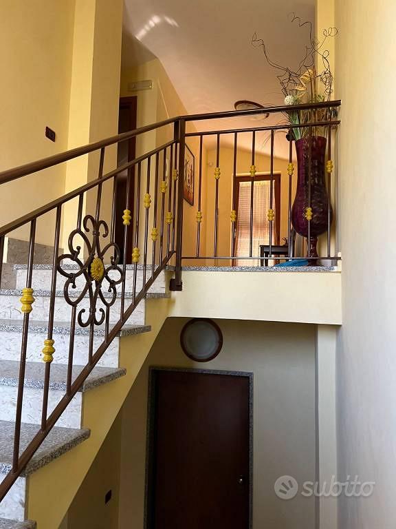 Villa di 650 m² con più di 5 locali a Castelvenere - More