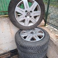 Set di 4 gomme 165 65 14 con cerchi in lega
