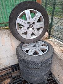 Set di 4 gomme 165 65 14 con cerchi in lega