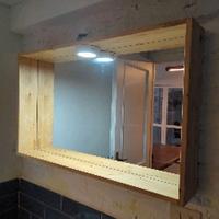 Specchiera IKEA in legno con illuminazione LED