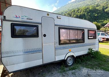 Roulotte hobby 93 ( uso stanziale )