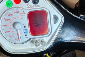 cruscotto vespa GTS 250 anche rotto 