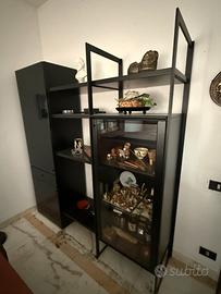 Mobile con vetrinette e ripiani, laccato nero