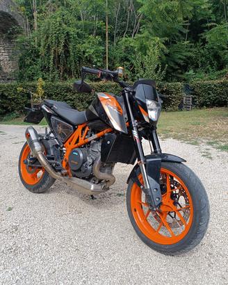 KTM 690 DUKE R 2016 A2
