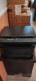 Stampante Samsung con toner.