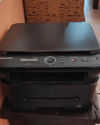 Stampante Samsung con toner.