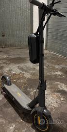 Monopattino Elettrico Segway Ninebot Max G30