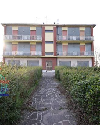 Palazzo / Stabile di 400 m² con più di 5 locali a 