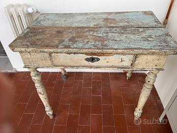 Tavolo vintage in legno massello di Noce