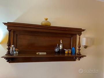 Scaffale in legno di noce