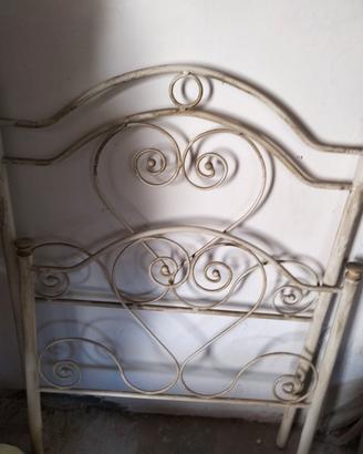 letto in ferro battuto chiaro45€