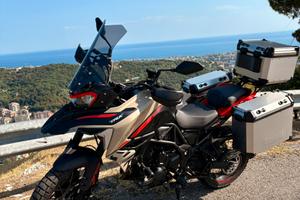 Benelli Trk 702 X con tris di valigie