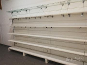 Scaffalatura a doghe componibile per negozio