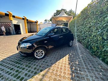 Lancia Ypsilon 0.9 TwinAir 85 CV 5 porte Metano Ec