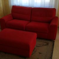 Divano 2/3 posti con pouf
