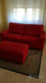 Divano 2/3 posti con pouf