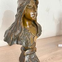 Antico busto scultoreo in bronzo