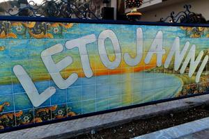 Letojanni centro, direttamente sul mare.