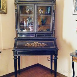 Scrivania con vetrina