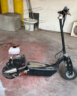 Monopattino a scoppio