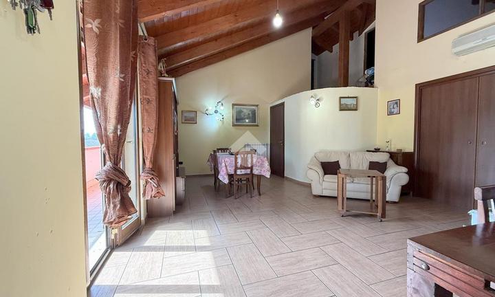 CASA SEMINDIPENDENTE A GIUGLIANO IN CAMPANIA