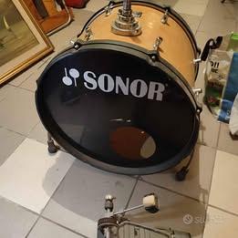 Batteria acustica Sonor + piatti Ufip