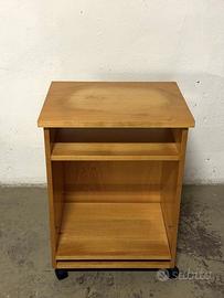 Mobiletto su ruote con ripiano in legno