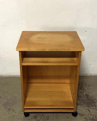 Mobiletto su ruote con ripiano in legno