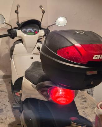 Scarabeo 200 ligth
